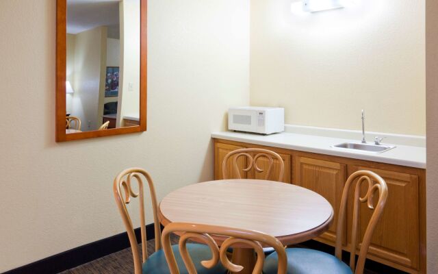 Grandstay Hotel and Suites
