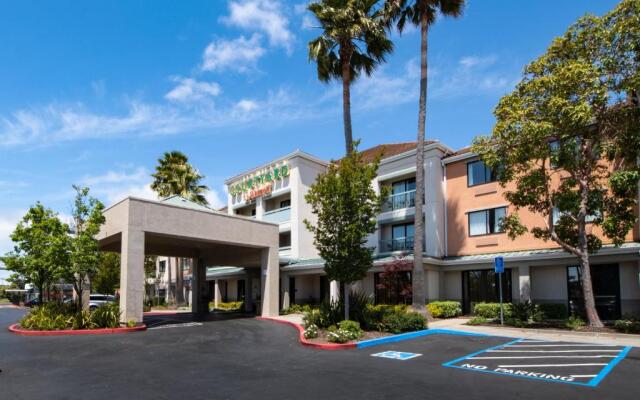 Courtyard by Marriott Oakland Airport