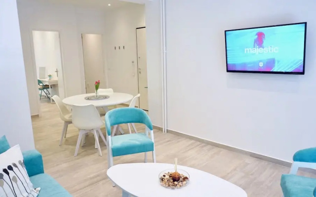 Minimal Fresh Design Apt in Athens