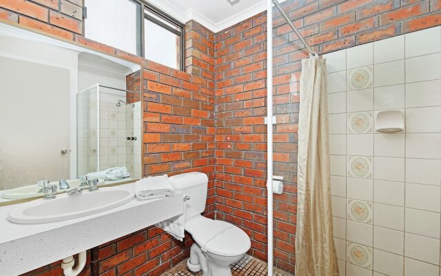 Golden Country Motel & Caravan Park