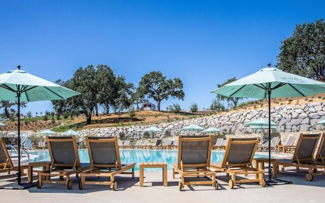 Cava Robles RV Resort