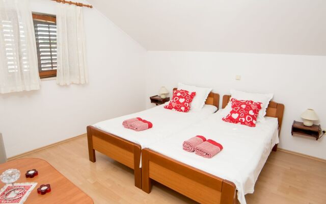 Apartments Bungevilla