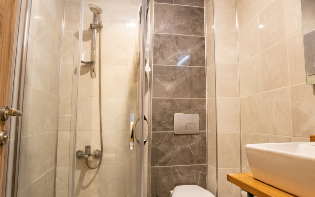 La Pazza Suites Hotel