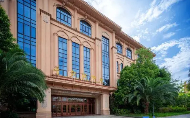 Sunshine Hotel Bazhong