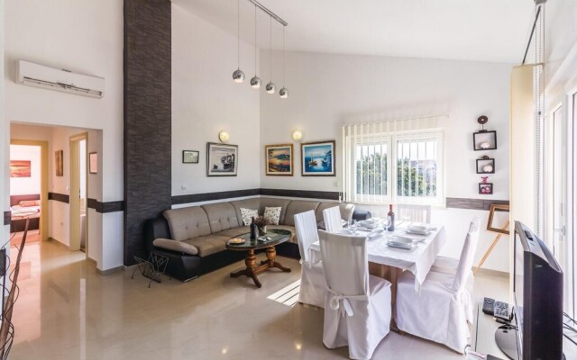 Amazing Home in Fazana With Wifi and 2 Bedrooms