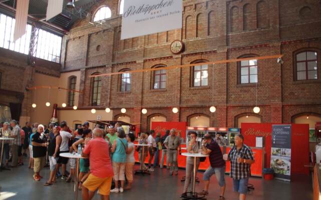 Warias Hotel & Restaurant