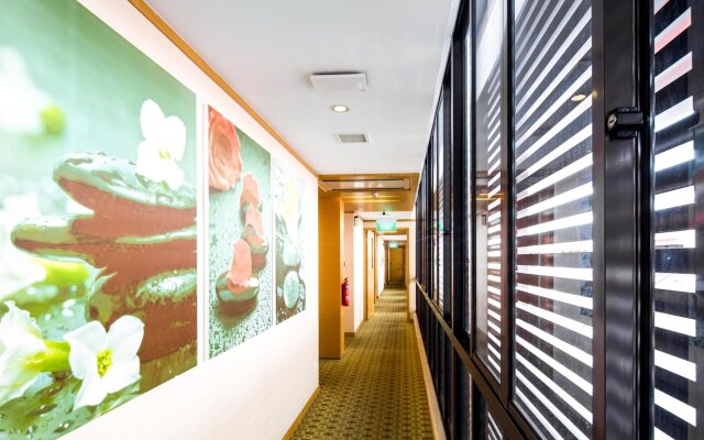 Santa Grand Hotel East Coast, a NuVe Group Collection
