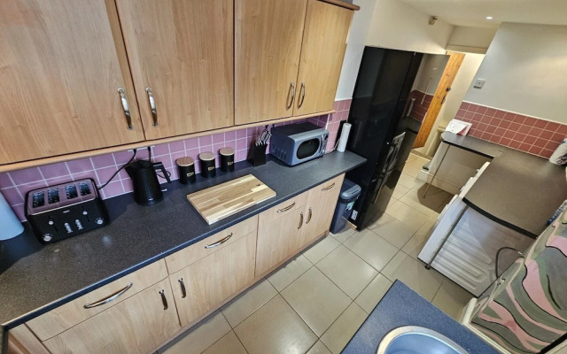 4br-sleeps10-garden-freeparking