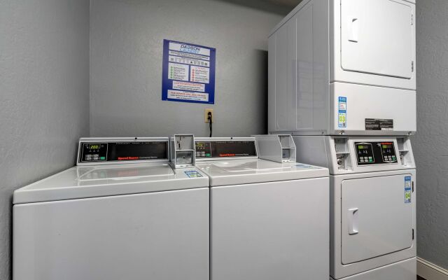 Best Western Plus Hilltop Inn