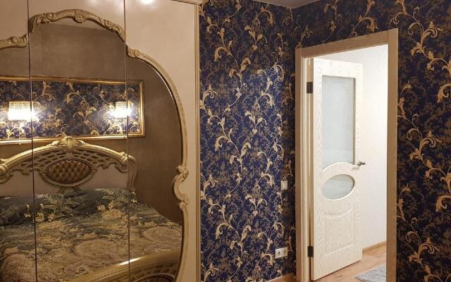 There is an apartment on Sevanskaya street 8