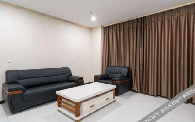 Oyo Heze Palace Hotel (Caozhou Peony Garden Store)