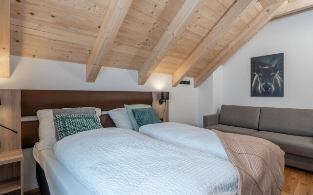 Detached Chalet w Combi Sauna, Near Ski Lift, Haus Liene