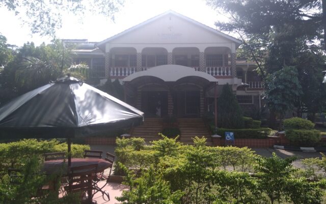 Le Savanna Country Lodge And Hotel