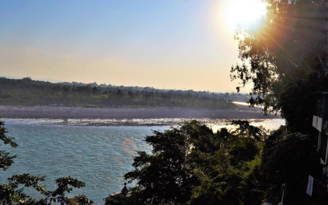 Meeram Ganga - A boutique homestay by the Ganges