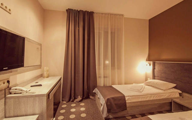 Ambassador Plaza Hotel