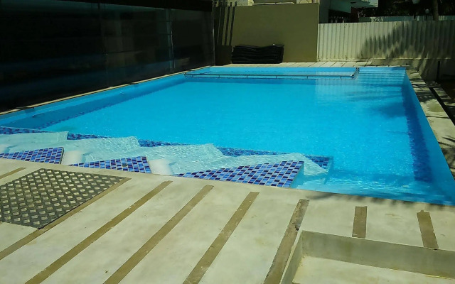Beacon Beach Hotel