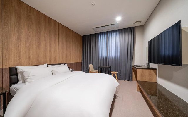 Bricks Hotel