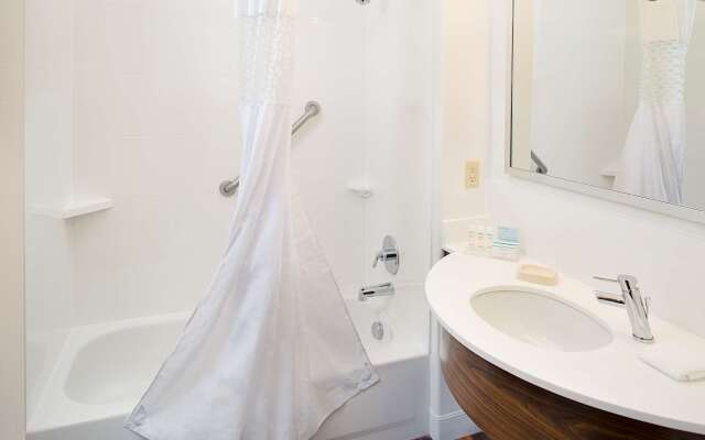 Hampton Inn & Suites Palmdale