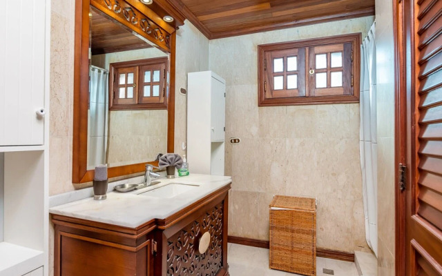 Beautiful Villa with Pool Gym and Maid