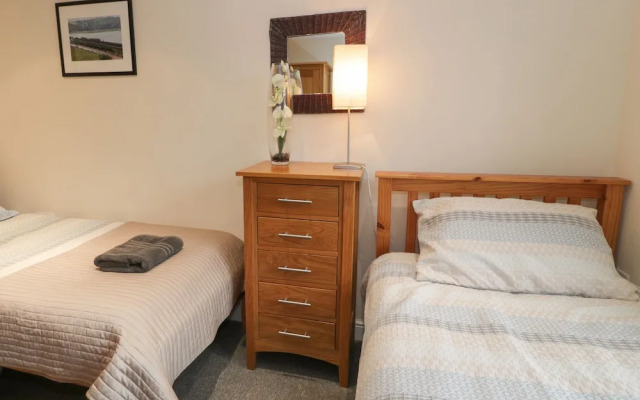 Whistle Stop Apartment