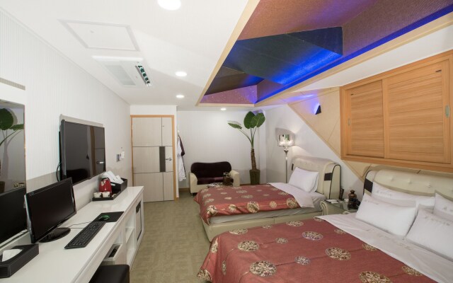 MJ Hotel