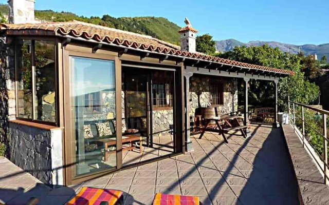 Finca-Panoramica-Vallemar-3-Schlafzimmer-2-Baeder-Pool-Parkplatz-Grill-tolle-Sicht-aufs-Meer