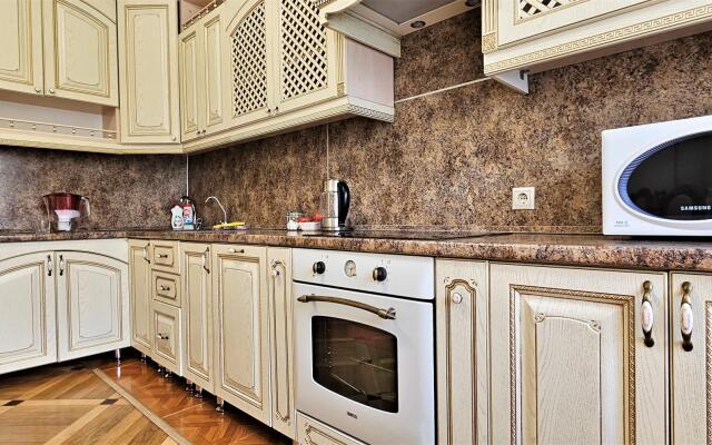 Apartment Good House on Griboyedov Street