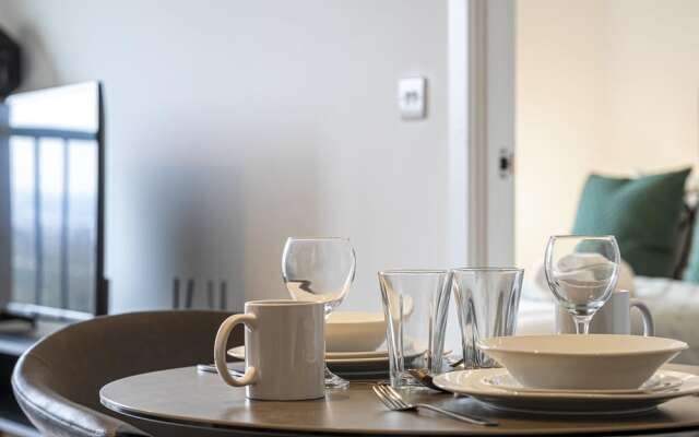 Modern Flat Near City Centre
