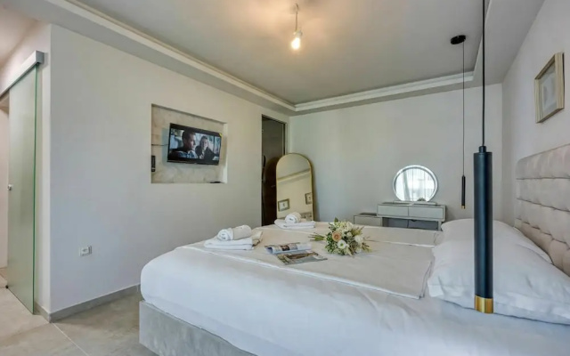Villa Samara with Pool