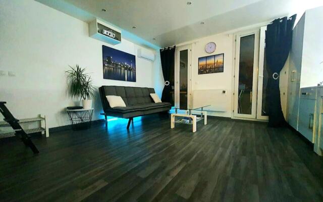 Studio in Poissy, With Wifi