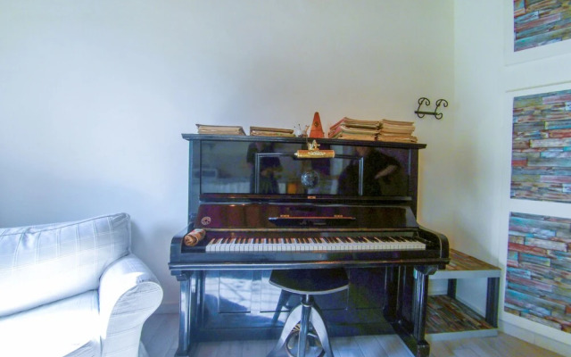 Romantic Piano Apartment