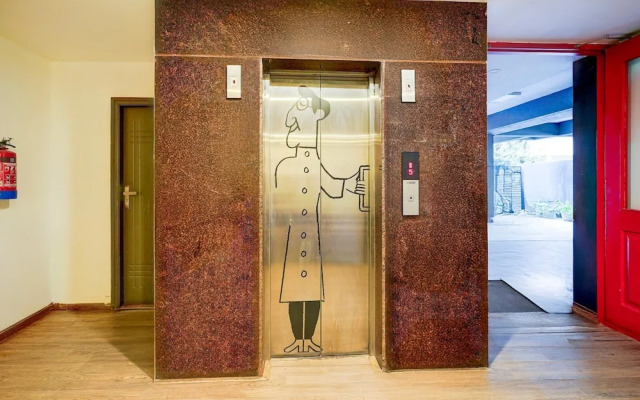 Spacious Comfort Stays Near Aerospace Museum