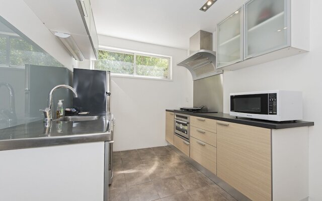 Perfect Central Location, 1/2 way CBD & Airport