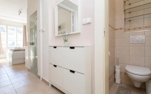 Cozy studio with parking near city center