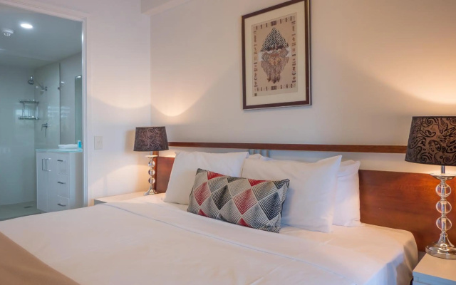 Broadbeach Savannah Hotel & Resort – Guest Rooms – Gold Coast