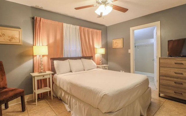 Delightful 2-bedroom, 1-bath Home Near Biloxi's Scenic Back Bay