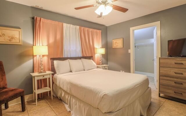 Delightful 2-bedroom, 1-bath Home Near Biloxi's Scenic Back Bay