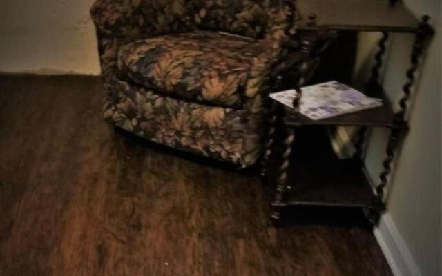 Cheap East Knoxville Basement Studio