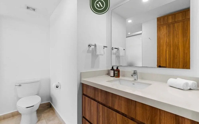 Brand New Oceanview Studio - Pools - Beach - Gym