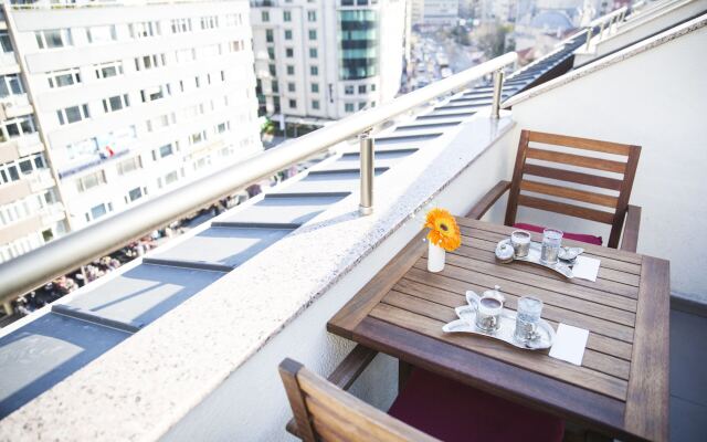 Grand Aras Hotel & Suites