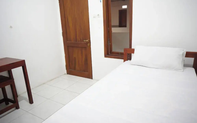 OYO Life 93038 Kost Putra Malilah