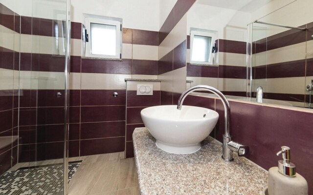 Beautiful Home in Kastel Stafilic With Wifi and 4 Bedrooms