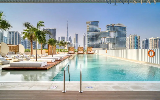 Modern 1BR w Balcony in Business Bay