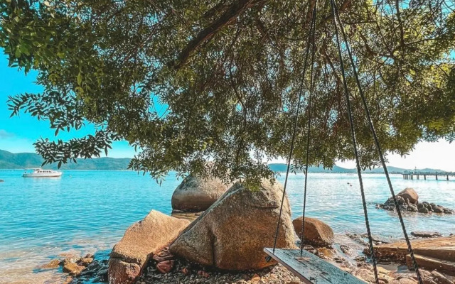 Linda casa pé na areia para até 16 pessoas