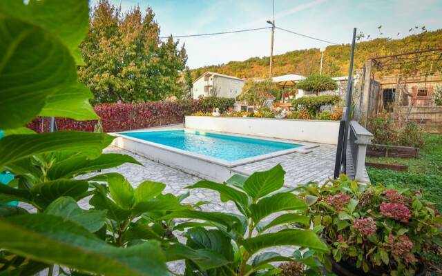 Quaint Holiday Home in Sinj With Private Pool