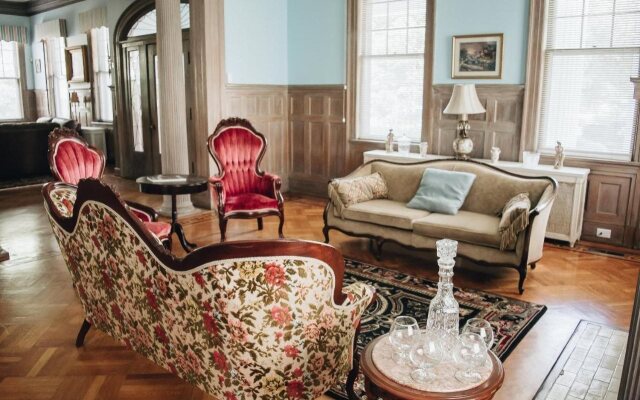 1912 Bed and Breakfast