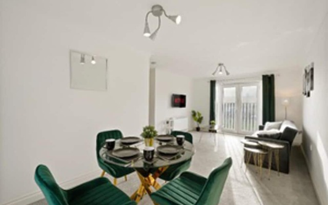 Stylish 2 bed Apt - Free Parking