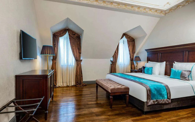 Palazzo Donizetti Istanbul, Tapestry Collection by Hilton