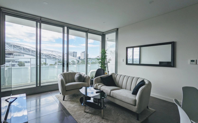 Luxury 3-bed 2-bath, balcony, with pool included, NO PARTIES! – Balcony – Sydney