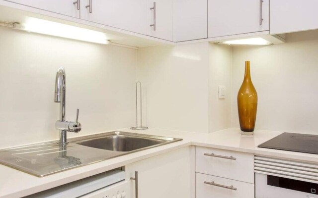 Stylish 1 Bedroom Flat Near La Sagrada Familia